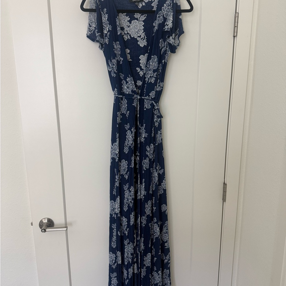 Lulu's Navy Maxi Dress with White Floral Print